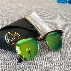 Ray Ban Clubmaster Classic with Flash Lens